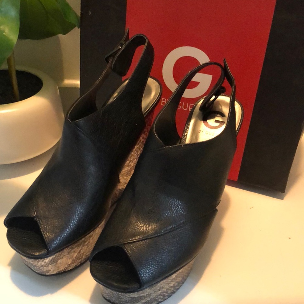 NWOT Guess Peep Toe Platform